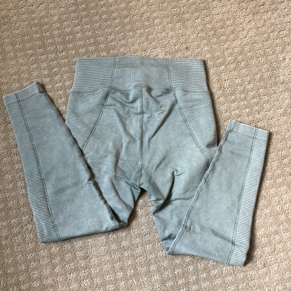 Offline by Aerie compression legging - Picture 2 of 3